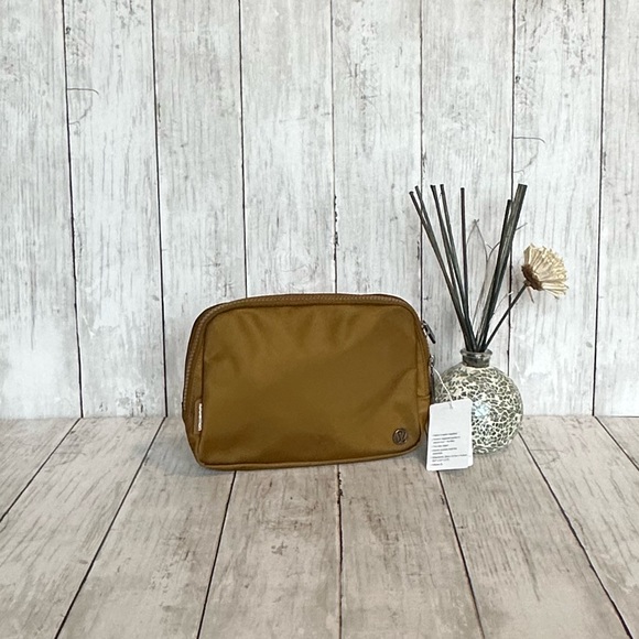 lululemon athletica Bags Nwt Lululemon Everywhere Belt Bag Large